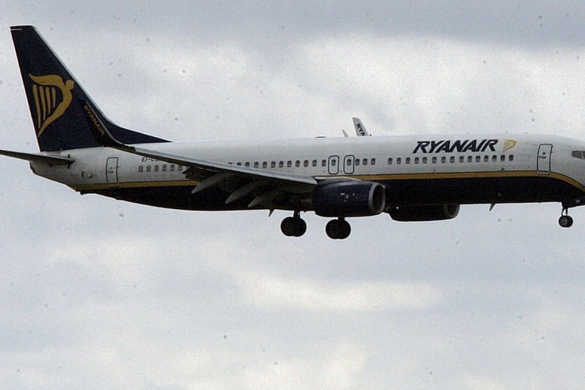 Nagły powrót samolotu Ryanair. Pilot nadał kod 7700 nad Morzem Północnym