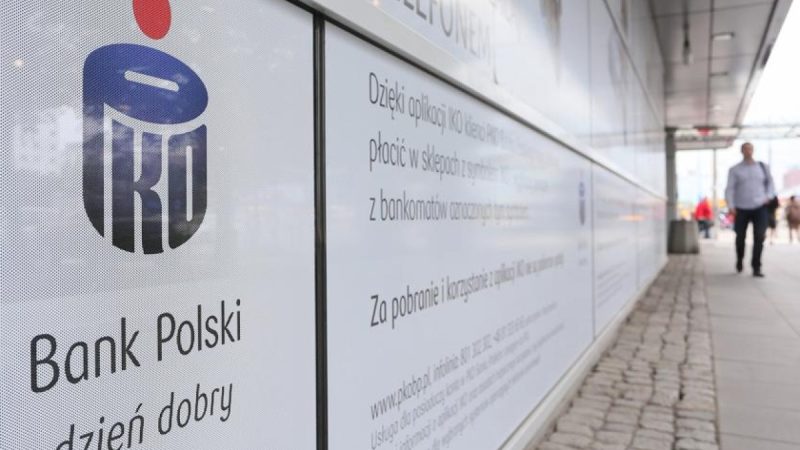 PKO BP kontynuuje promocję płatności kartą. Premia może sięgnąć 600 zł