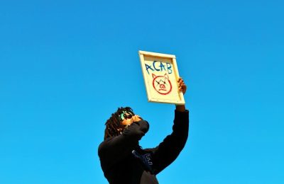 Stawka węgierskich wyborów: Dlaczego amerykańscy trumpiści tak mocno wspierają Orbána?