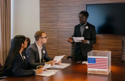 PiS szuka nowej narracji po porażce Orbána. W tle planowane wizyty w Budapeszcie