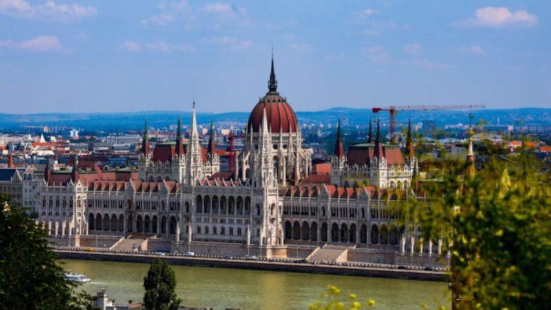 Nowy rozdział na Węgrzech: demokratyczna opozycja przejmuje władzę po erze Orbána