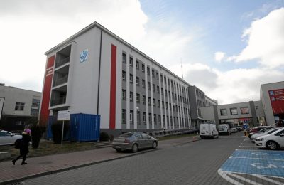 Nowe zarzuty w sprawie śmierci 20-letniego pacjenta. Oskarżona pielęgniarka