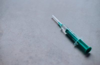 Tragedia w Pakistanie: Wielokrotne używanie strzykawek źródłem epidemii HIV wśród dzieci