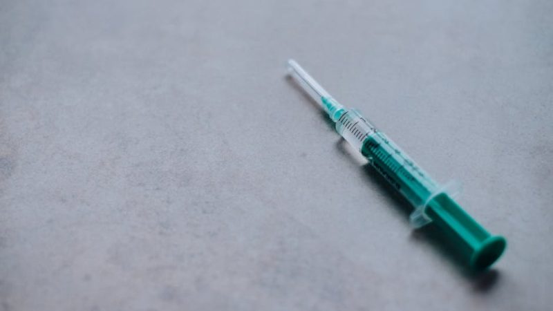 Tragedia w Pakistanie: Wielokrotne używanie strzykawek źródłem epidemii HIV wśród dzieci