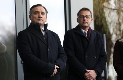 Sprawa Ziobry i Romanowskiego: Polacy komentują list gończy i domagają się odpowiedzialności