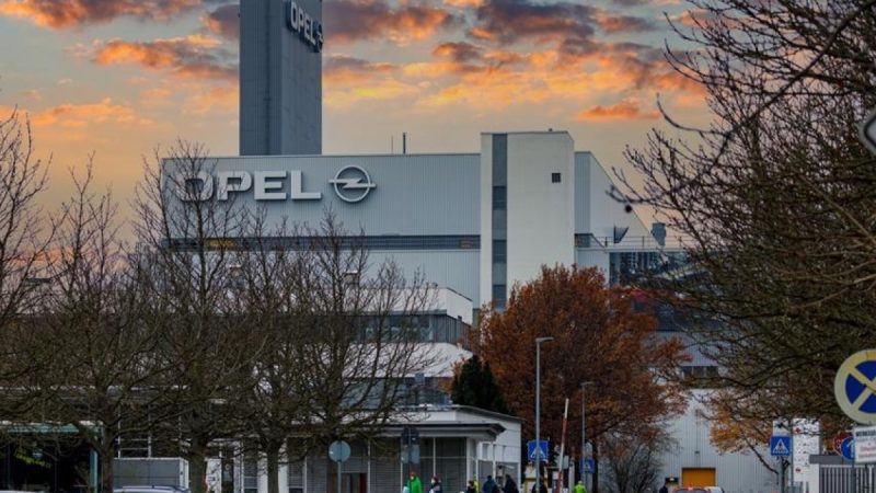 Stellantis restrukturyzuje siły: redukcje w Niemczech, rekrutacja w USA i Francji