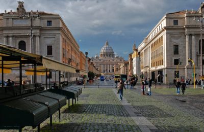 Węgry wracają na europejską szachownicę. Co wybór Magyara oznacza dla UE?