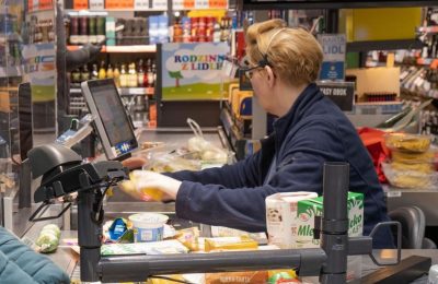 Premie w handlu: System motywacyjny czy pułapka na pracowników?