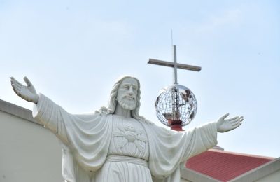 Trump kontynuuje kontrowersyjną kampanię z wizerunkiem Jezusa