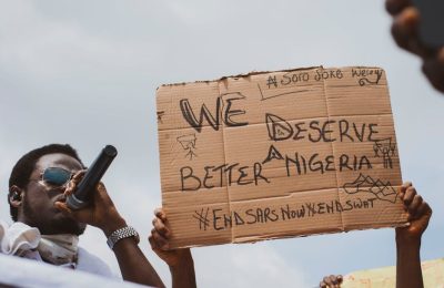 Papież Leon XIV w Bamenda: Mocne słowa o polityce i świętości