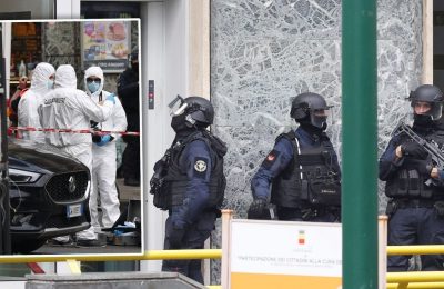 Neapol: Filmowy napad na bank z ucieczką podkopem