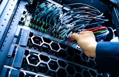 Awaryjne prace serwisowe w bankach. Klienci mogą mieć problemy z płatnościami kartą i bankomatami