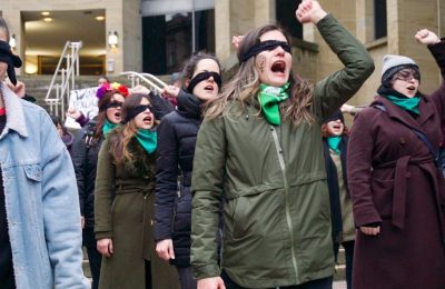 Pacjentki protestują w obronie zwolnionego profesora ginekologii