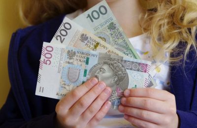 Zmiany w 800 plus od 2027 roku: uproszczenia dla rodzin i oszczędności dla budżetu
