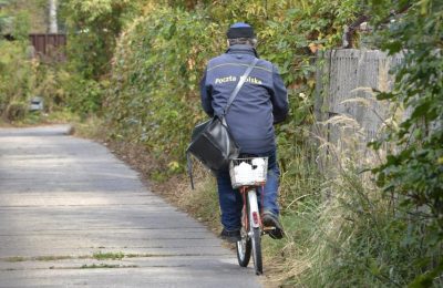 Poczta Polska modernizuje flotę: tysiące nowych pojazdów dla listonoszy