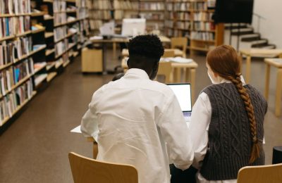 Nowe zasady dla zagranicznych studentów w Polsce. Ministerstwo Nauki zmienia przepisy językowe