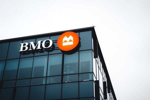 Czerwony znika, pojawia się niebieski. Rozpoczyna się rebranding na Erste Bank Polska