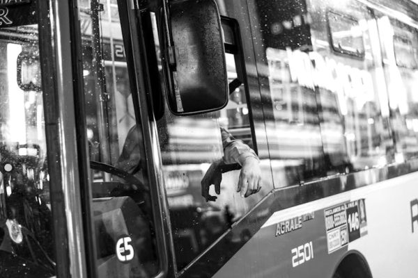 Kierowca autobusu z Warszawy uratował życie nastolatki. „Płakałem, gdy dzwoniłem do żony”