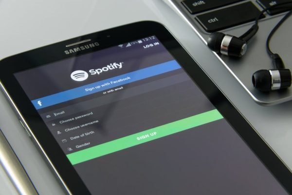Spotykamy się w folderach. Po 15 latach Spotify wreszcie wprowadza porządkowanie playlist w aplikacji mobilnej