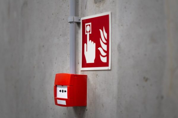 W Józefowie ewakuowano 230 osób z powodu pożaru elewacji szkoły podstawowej