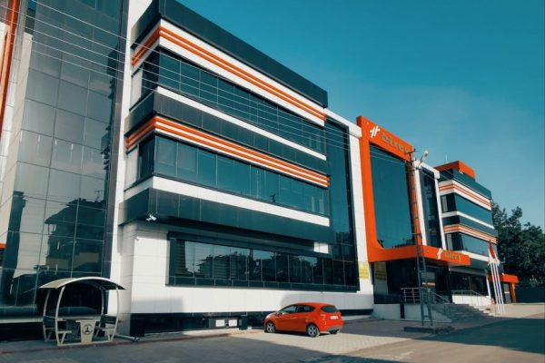 Sevenet rozpoczyna analizę strategiczną – możliwe zmiany właścicielskie