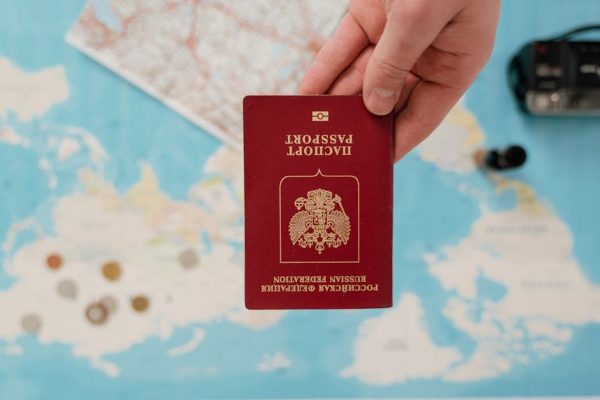Specjalne paszporty na 250-lecie USA z wizerunkiem Donalda Trumpa