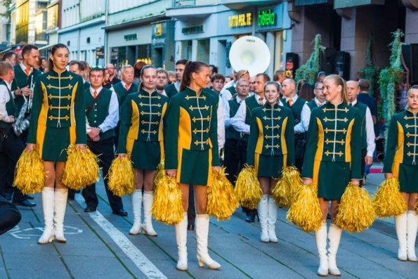 Kontrowersyjna wizyta Grzegorza Brauna na Paradzie Polskości w Wilnie