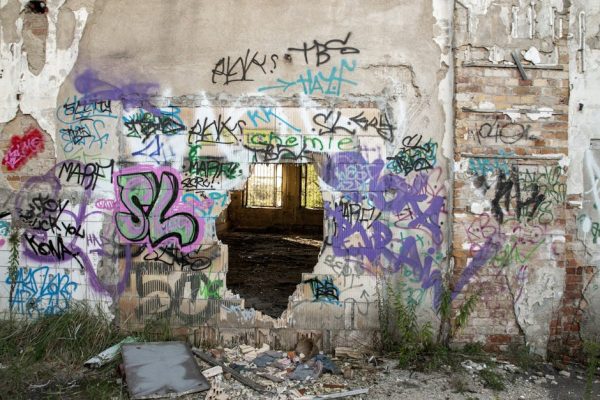 Wandalizm w Kalwarii Zebrzydowskiej. Sataniści zniszczyli kaplice na Dróżkach