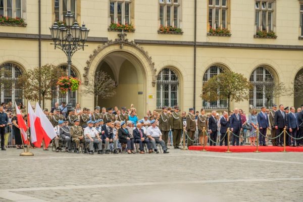 Tradycja majówki: od konstytucji do pikników. Jak Polacy świętowali 3 maja na przestrzeni dekad?
