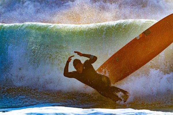 Niebezpieczna moda wśród młodzieży: „train surf” na warszawskich torach