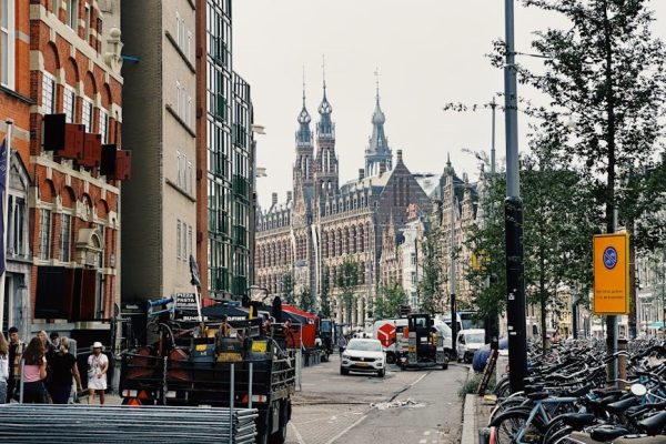 Amsterdam jako pierwsza stolica na świecie zakazuje reklam promujących mięso i paliwa kopalne
