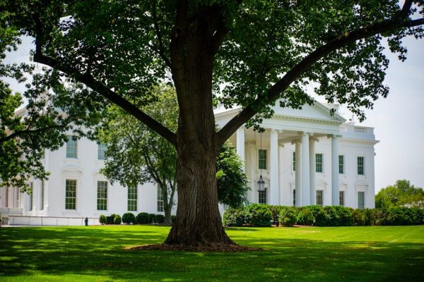 Eskalacja retoryki: Trump ostrzega przed unicestwieniem Iranu, rozejm na Bliskim Wschodzie wisi na włosku