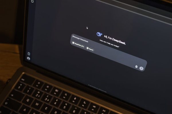 Coinbase redukuje zatrudnienie o 700 etatów i przestawia się na AI