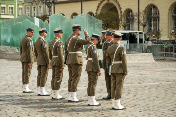 Konflikt w Konfederacji. Bosak staje w obronie generała Kukuły po słowach Mentzena