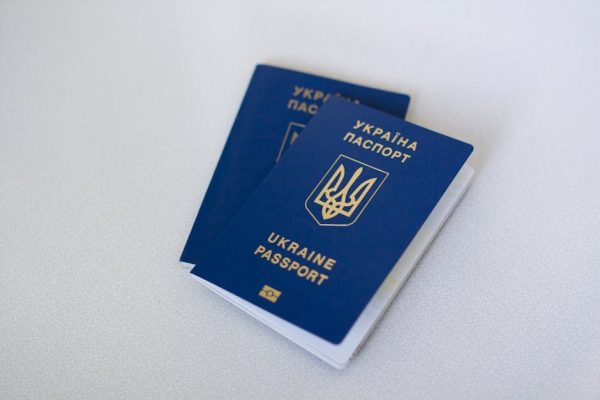 „Wyborcza”: Ziobro w USA, Romanowski na Węgrzech. Kulisy decyzji wizowej Trumpa