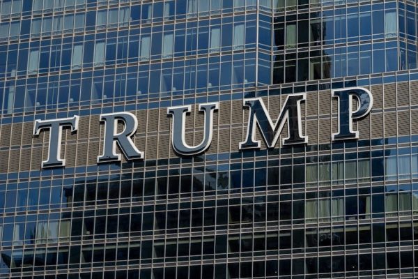 Kontrowersje wokół dłoni prezydenta USA. Polski dziennikarz ujawnia nagranie