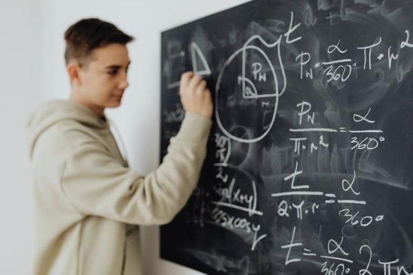 Matura 2026: Ponad 93 tysiące maturzystów zmierzyło się z matematyką rozszerzoną. Kiedy zobaczymy arkusz CKE?