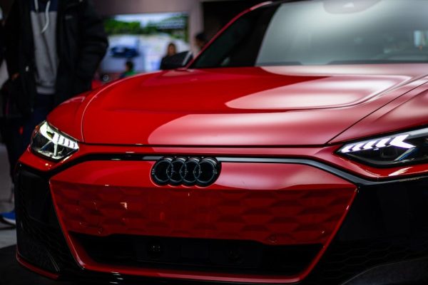 Bydgoszcz: Z salonu zniknęło luksusowe Audi. Policja prowadzi obławę