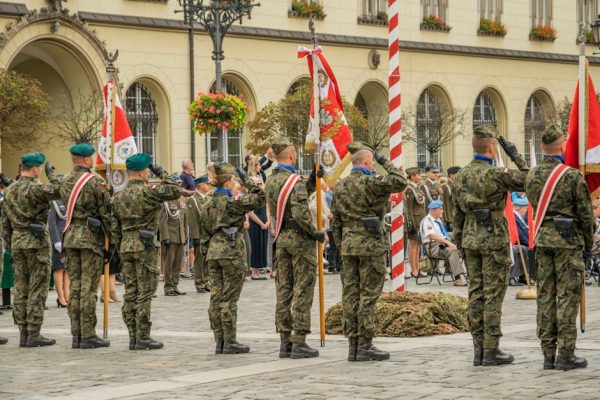 Polski rząd dementuje plotki o wycofaniu amerykańskich żołnierzy. Wyjaśniamy fakty