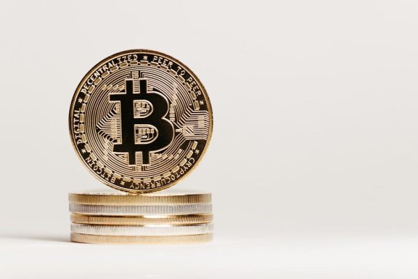 Polityczna huśtawka w sprawie kryptowalut. Jak zmiana kursu PiS wpływa na wizerunek partii