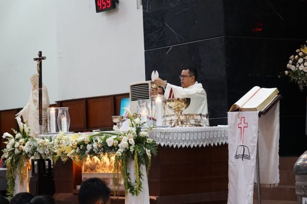 Nowi proboszczowie w Archidiecezji Warszawskiej. Abp Galbas powołał 25 duchownych