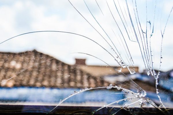 Cztery osoby oskarżone po wypadku w przedszkolu w Polanowie. Blacha spadła na dzieci