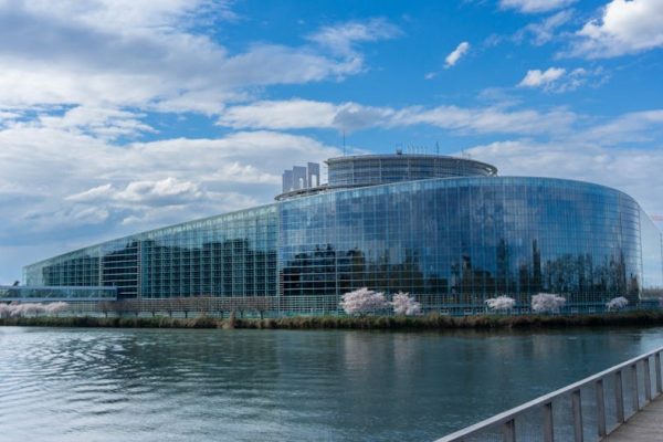 Amerykański parasol nad Europą w odwrocie. Strasburg debatuje o przyszłości NATO