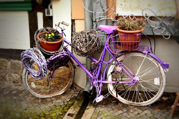 Fioletowy miecz świetlny na rowerze: nowy gadżet ma ratować życie