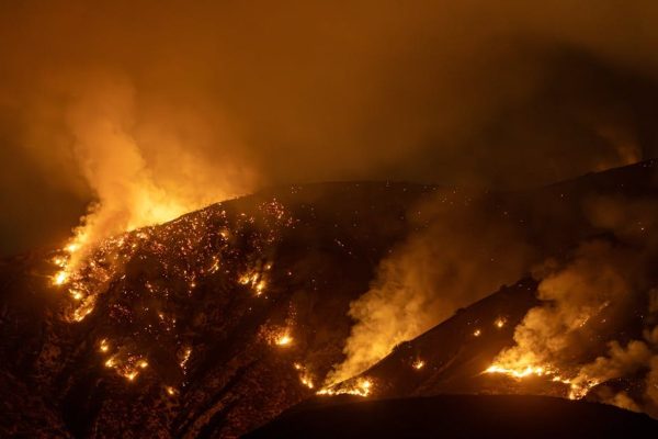 Katastrofalne pożary w Kalifornii. Mieszkańcy uciekają przed ogniem widocznym z kosmosu