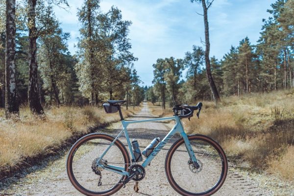 Dlaczego rower z włókna węglowego kosztuje majątek? Canyon Grizl AL pokazuje alternatywę