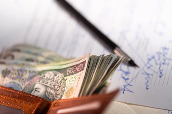 Zmiany własnościowe w polskich firmach: pandemia, sukcesje i AI jako główne przyczyny przetasowań