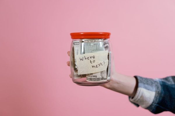 Wakacje bez ukrytych kosztów: cztery konta, które nie obciążają portfela