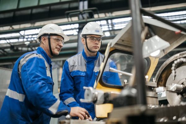 Brak rąk do pracy kosztuje polskie firmy miliardy. Odpływ 100 tys. pracowników pogłębia kryzys kadrowy