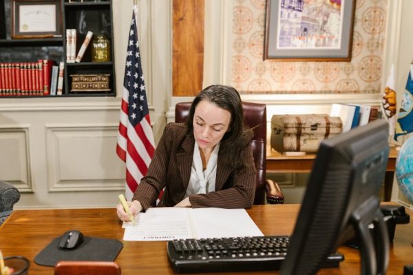 Tulsi Gabbard rezygnuje ze stanowiska szefowej wywiadu USA. „Muszę zrezygnować ze służby publicznej”